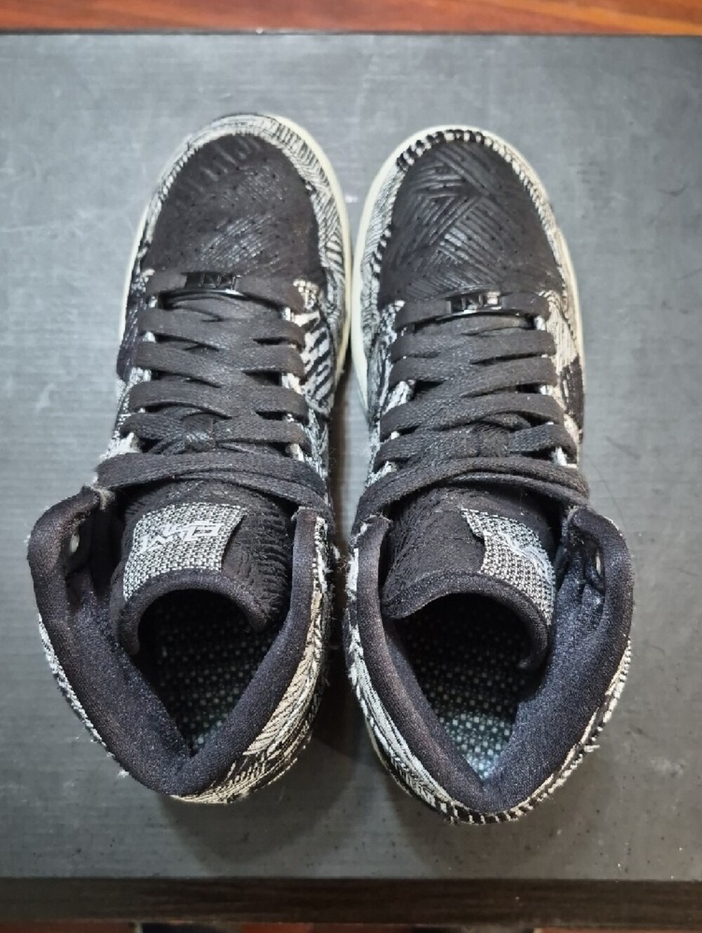 Air Jordan 1 Retro High GG Rare "BHM" (Black History Month) (2015) M7Y/W8.5 EUC - Picture 6 of 10